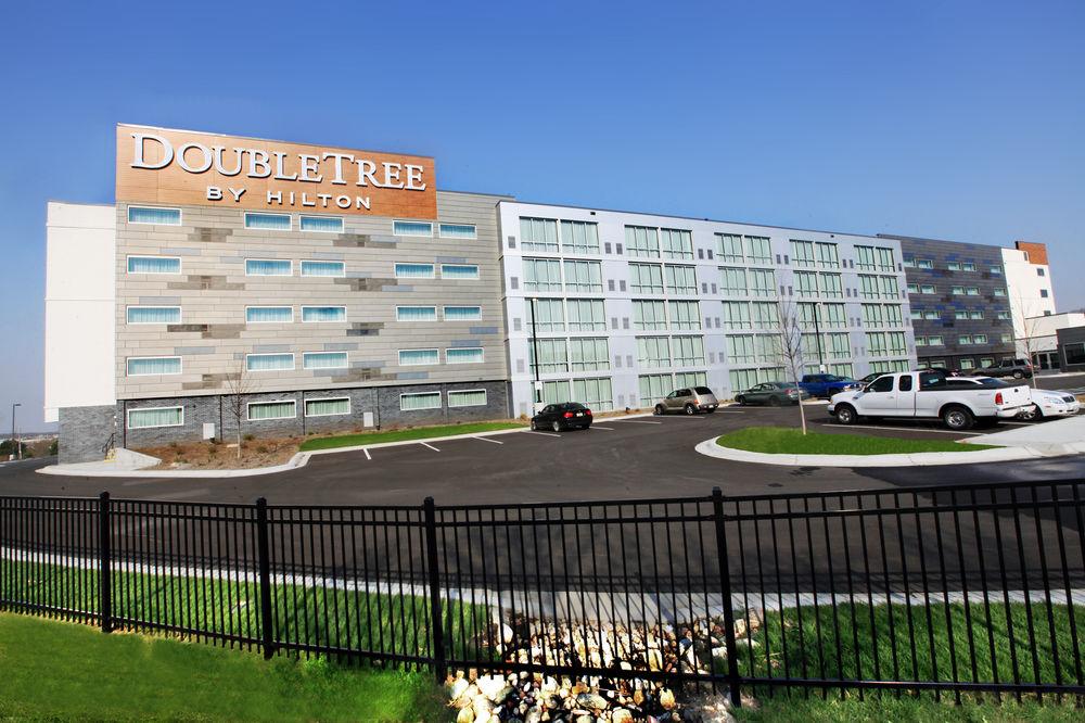 מלון Doubletree By Hilton Omaha Southwest, Ne מראה חיצוני תמונה
