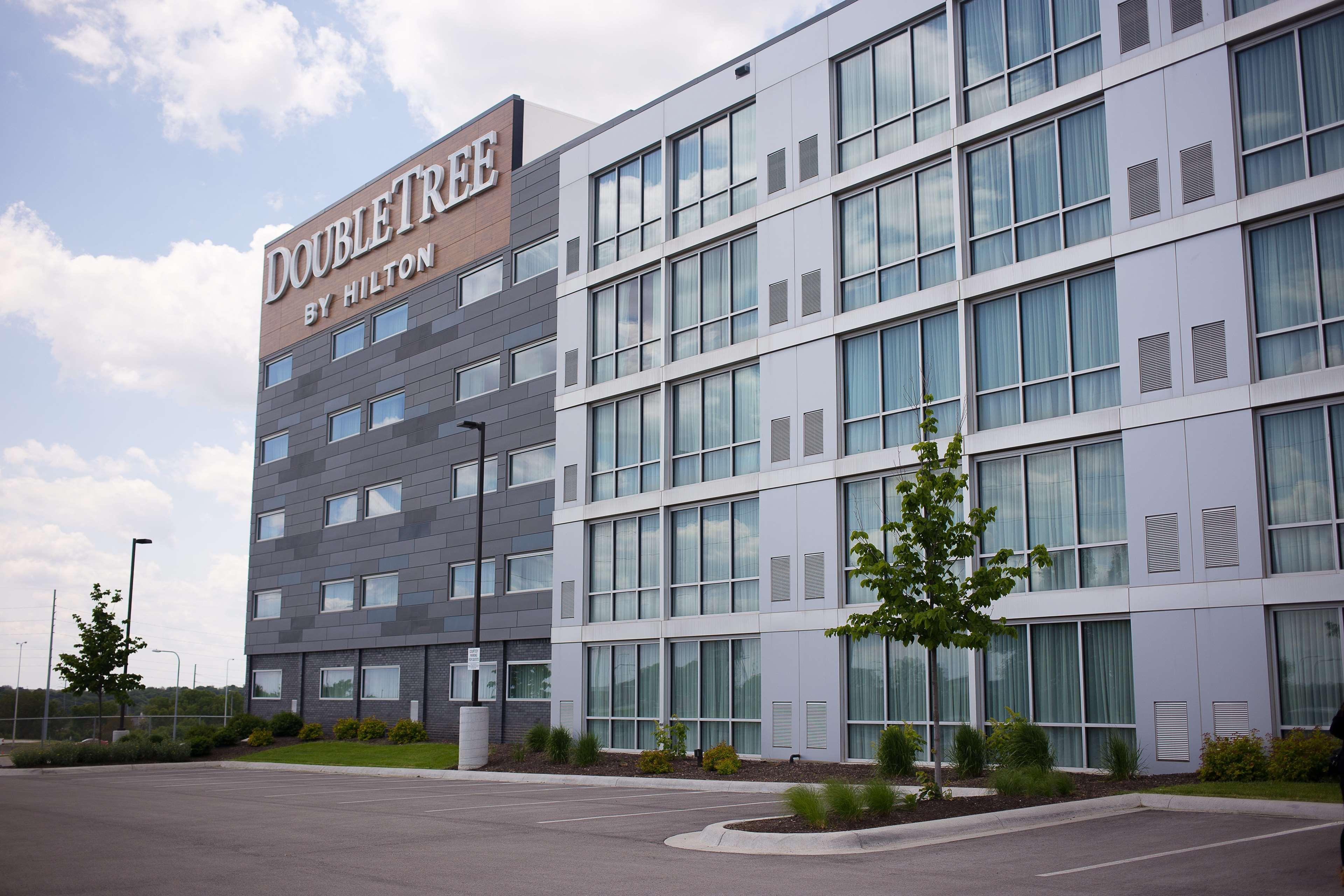 מלון Doubletree By Hilton Omaha Southwest, Ne מראה חיצוני תמונה